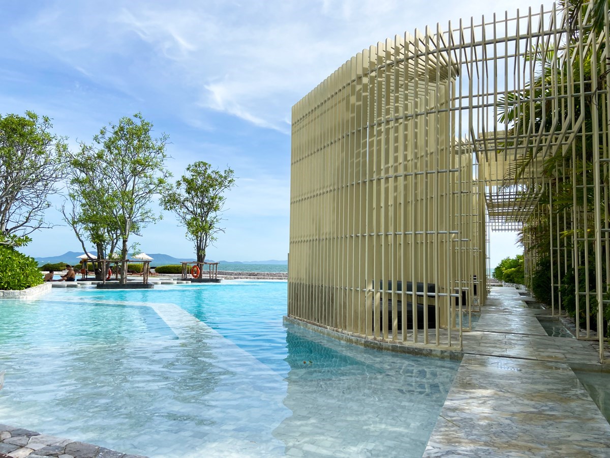Condo for sale Na Jomtien Pattaya showing the Beach Pool Cabana