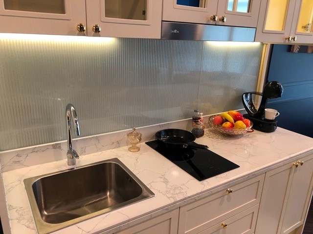 Condo for sale Na Jomtien Pattaya showing the kitchen Condo for sale Na Jomtien Pattaya showing the kitchen