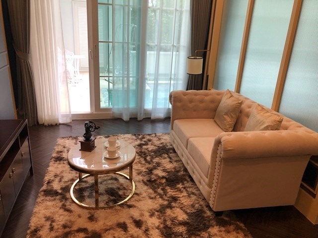 Condo for sale Na Jomtien Pattaya showing the living area poolside Condo for sale Na Jomtien Pattaya showing the living area poolside
