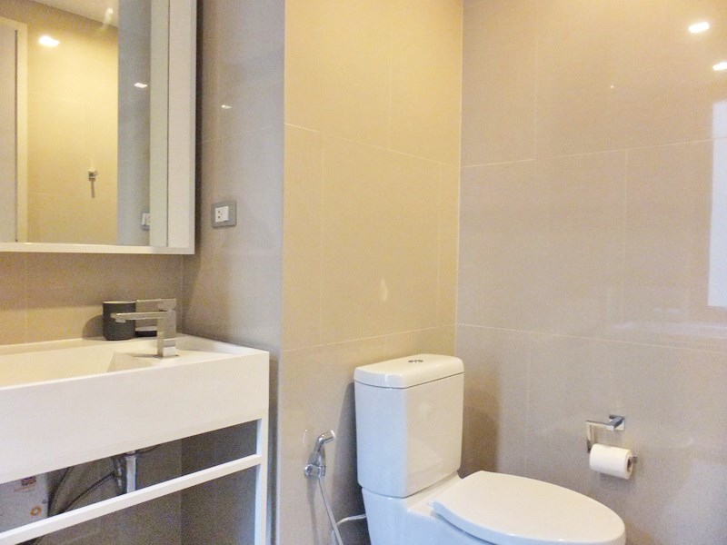 Condominium for rent Wongamat showing the bathroom 