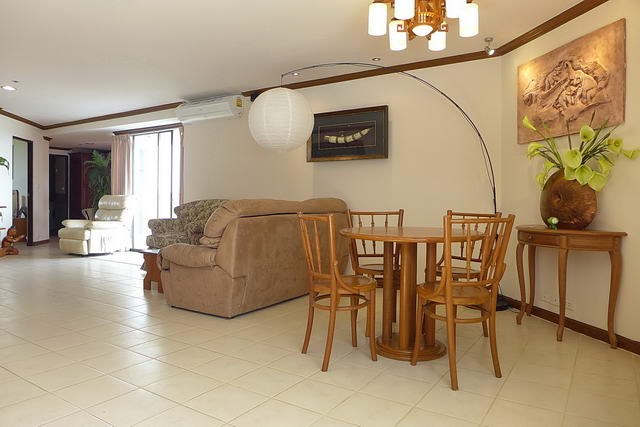 Condominium for rent Jomtien showing the dining area