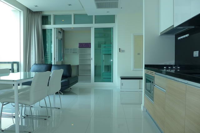 Condominium for rent Jomtien showing the open plan 