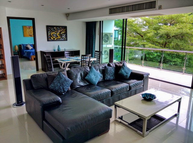 Condominium for rent Jomtien showing the living and dining areas 