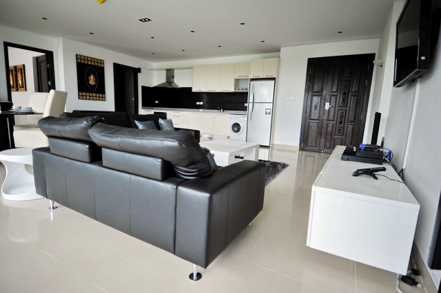 Condominium for rent Jomtien showing the open plan concept 