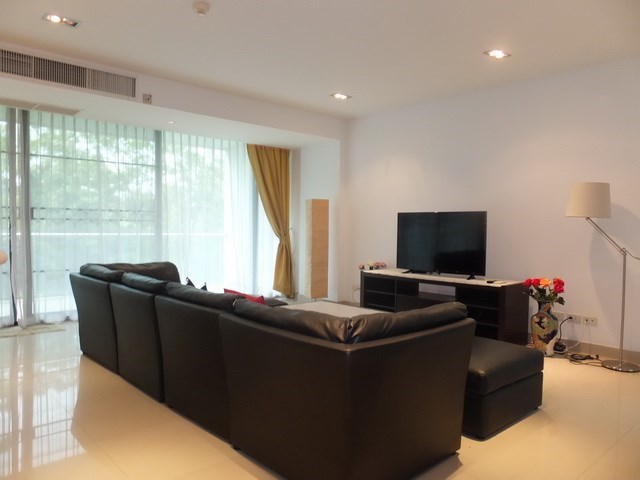 Condominium for rent Jomtien showing the living room