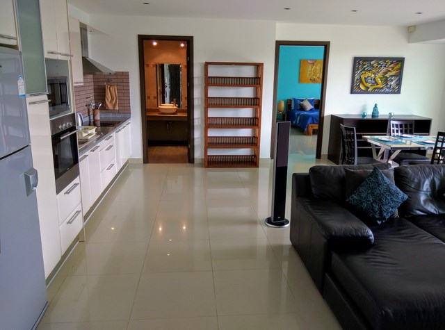 Condominium for rent Jomtien showing the open plan concept 