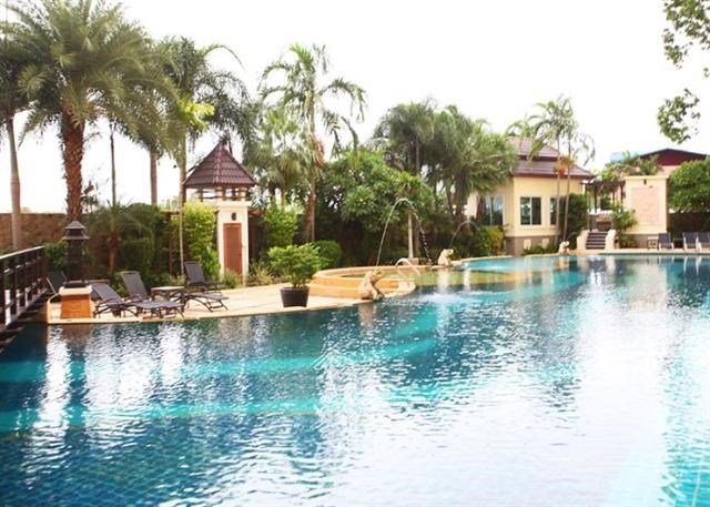 Condominium for rent Jomtien showing the communal pool