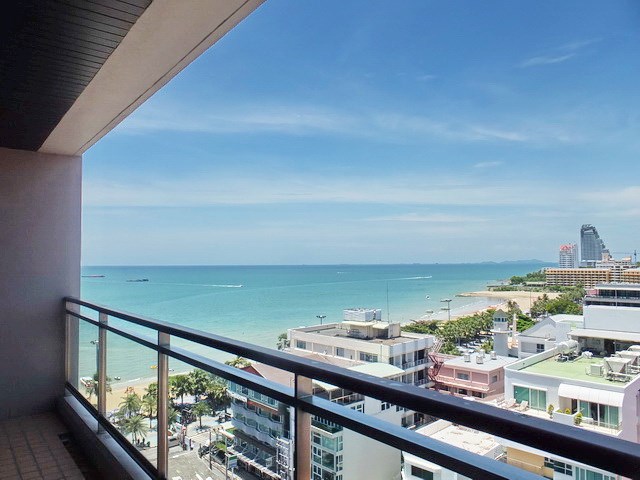 Condominium for sale Northshore Pattaya showing the balcony with sea view 