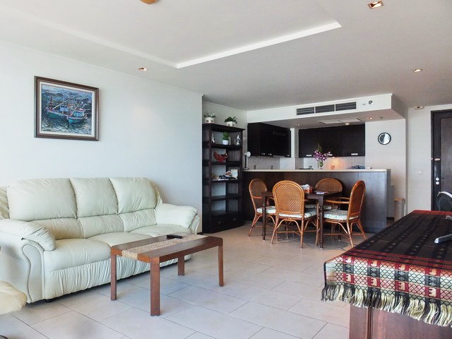 Condominium for rent Northshore Pattaya showing the living and dining areas 