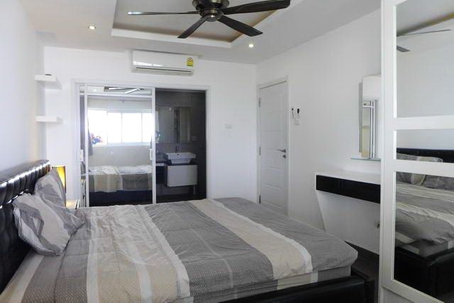 Condominium for rent Pratumnak showing the bedroom ensuite