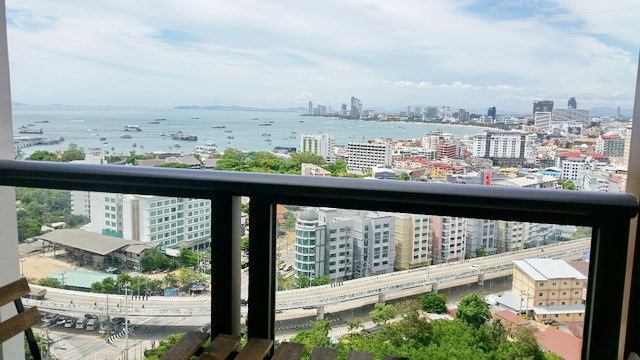 Condominium for rent UNIXX South Pattaya showing the balcony view 