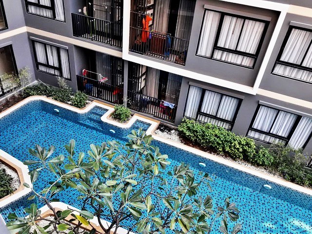 Condominium for rent Pattaya showing the balcony view