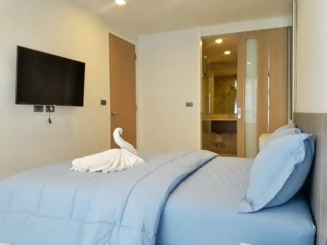 Condominium for rent Pattaya showing the bedroom suite 