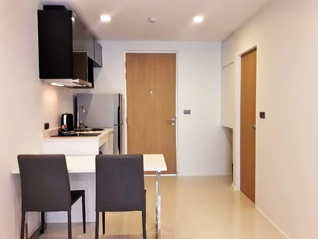Condominium for rent Pattaya showing the dining and kitchen areas Condominium for rent Pattaya showing the dining and kitchen areas