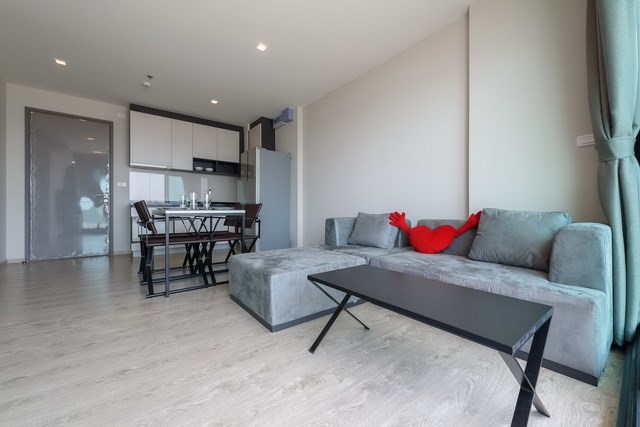 Condominium for Rent Pattaya showing the living, dining and kitchen areas Condominium for Rent Pattaya showing the living, dining and kitchen areas