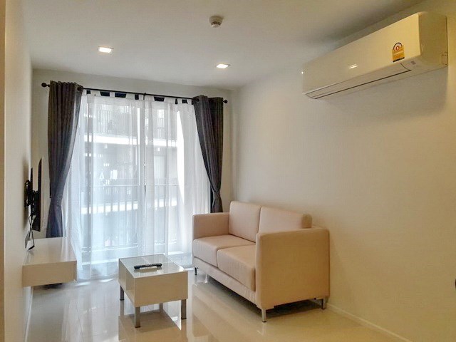 Condominium for rent Pattaya showing the living room Condominium for rent Pattaya showing the living room