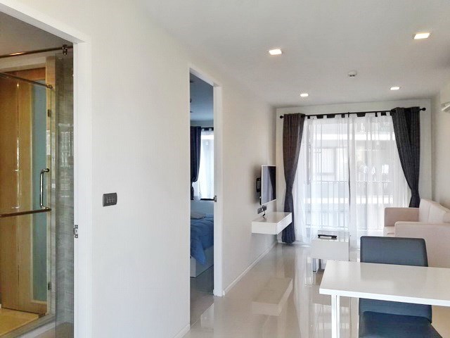 Condominium for rent Pattaya showing the open plan living area Condominium for rent Pattaya showing the open plan living area