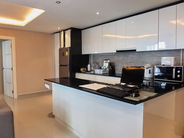 Condominium for rent East Pattaya showing the kitchen 