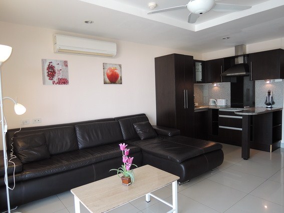 Condominium for rent Jomtien showing the living area