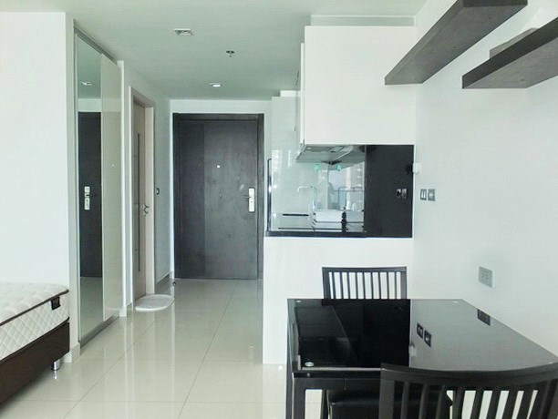 Condominium for rent Wong Amat Tower showing the dining, kitchen and bathroom