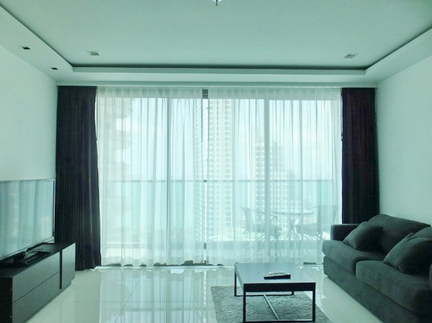 Condominium for rent Wong Amat Tower showing the living area