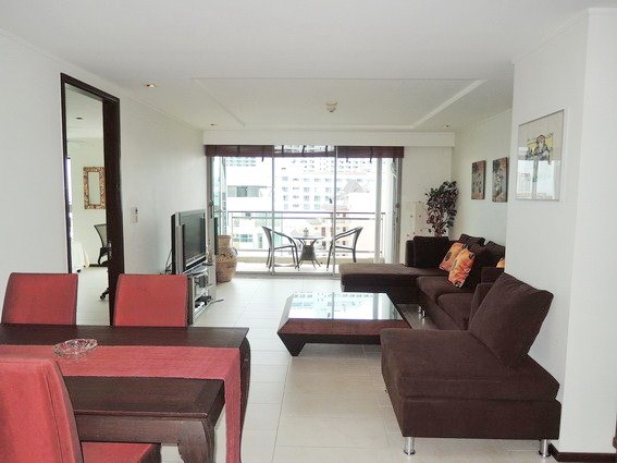 Condominium for rent in Northshore Pattaya showing the dining and living areas