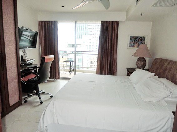Condominium for rent in Northshore Pattaya showing the master bedroom