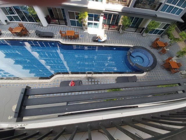 Condominium for rent Pattaya showing the pool view Condominium for rent Pattaya showing the pool view