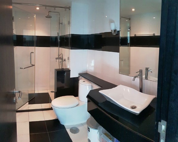 Condominium for rent Pattaya showing the bathroom Condominium for rent Pattaya showing the bathroom