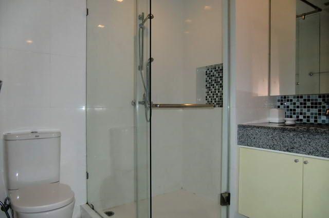 Condominium for Rent Pattaya Beach showing the bathroom Condominium for Rent Pattaya Beach showing the bathroom