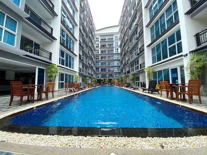 Condominium for rent Pattaya showing the communal pool