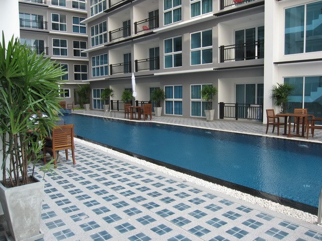 Condominium for rent Pattaya showing the communal pool