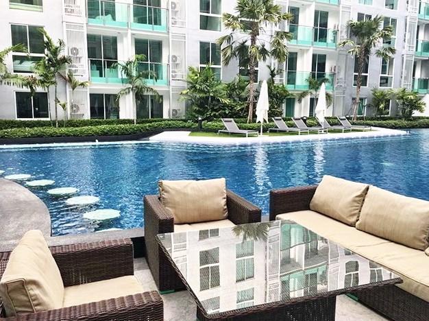 Condominium for rent Central Pattaya showing the communal pool and terrace Condominium for rent Central Pattaya showing the communal pool and terrace