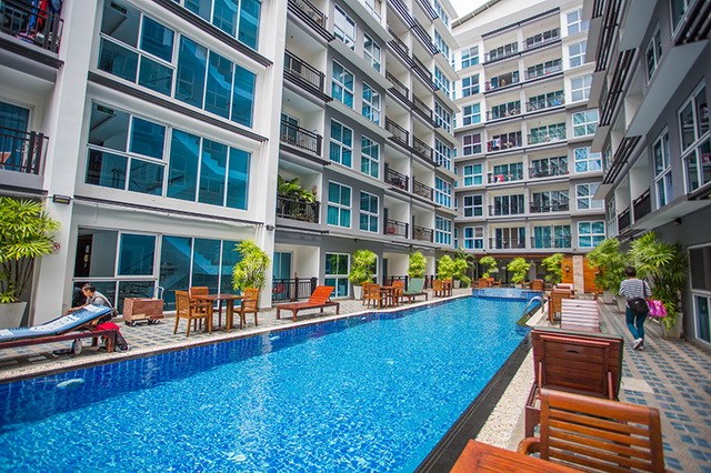 Condominium for rent Pattaya showing the communal swimming pool Condominium for rent Pattaya showing the communal swimming pool