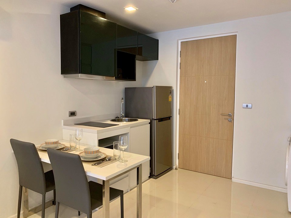 Condominium for rent Pattaya showing the dining and kitchen Condominium for rent Pattaya showing the dining and kitchen