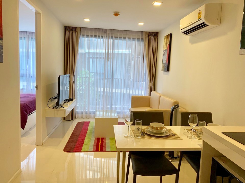 Condominium for rent Pattaya showing the living and dining areas Condominium for rent Pattaya showing the living and dining areas