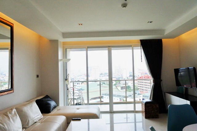 Condominium for rent Pattaya showing the living room