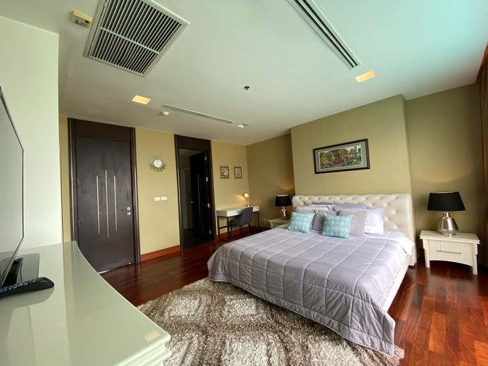Condominium for rent Naklua Ananya showing the master bedroom suite 