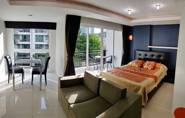 Condominium for rent Pattaya showing the open plan studio Condominium for rent Pattaya showing the open plan studio