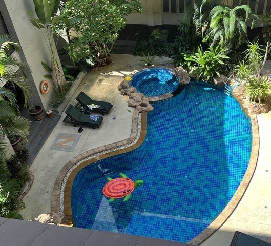 Condominium for rent Pattaya Pratumnak showing the communal pool