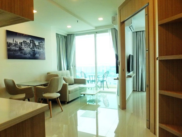 Condominium for rent Pattaya showing the open plan concept 