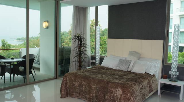 Condominium for rent Wong Amat Sanctuary showing the master bedroom