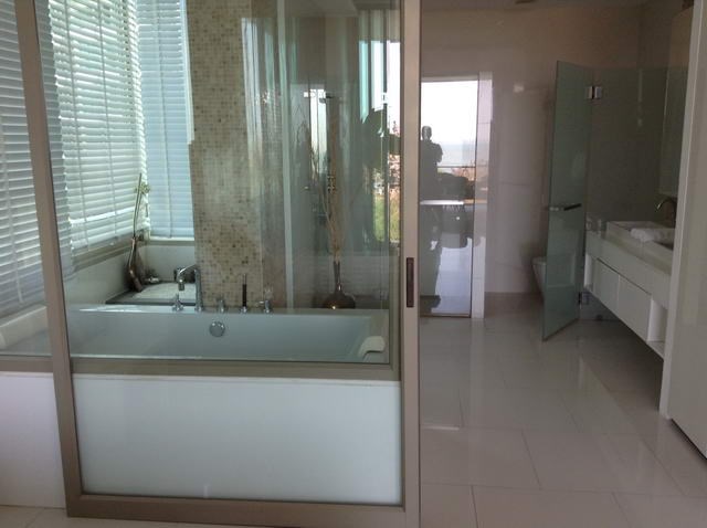 Condominium for rent Wong Amat Sanctuary showing the master ensuite bathroom