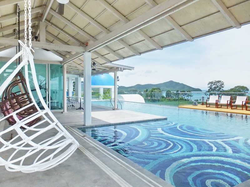 Condominium for sale Bangsaray Pattaya showing the roof top pool and terraces 