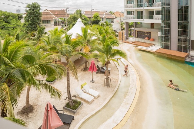 Condominium for sale Jomtien showing the balcony view Condominium for sale Jomtien showing the balcony view