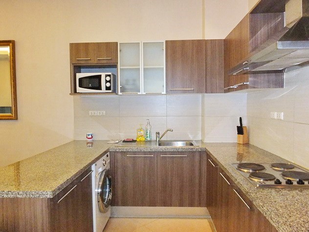 Condominium for sale Jomtien showing the kitchen 