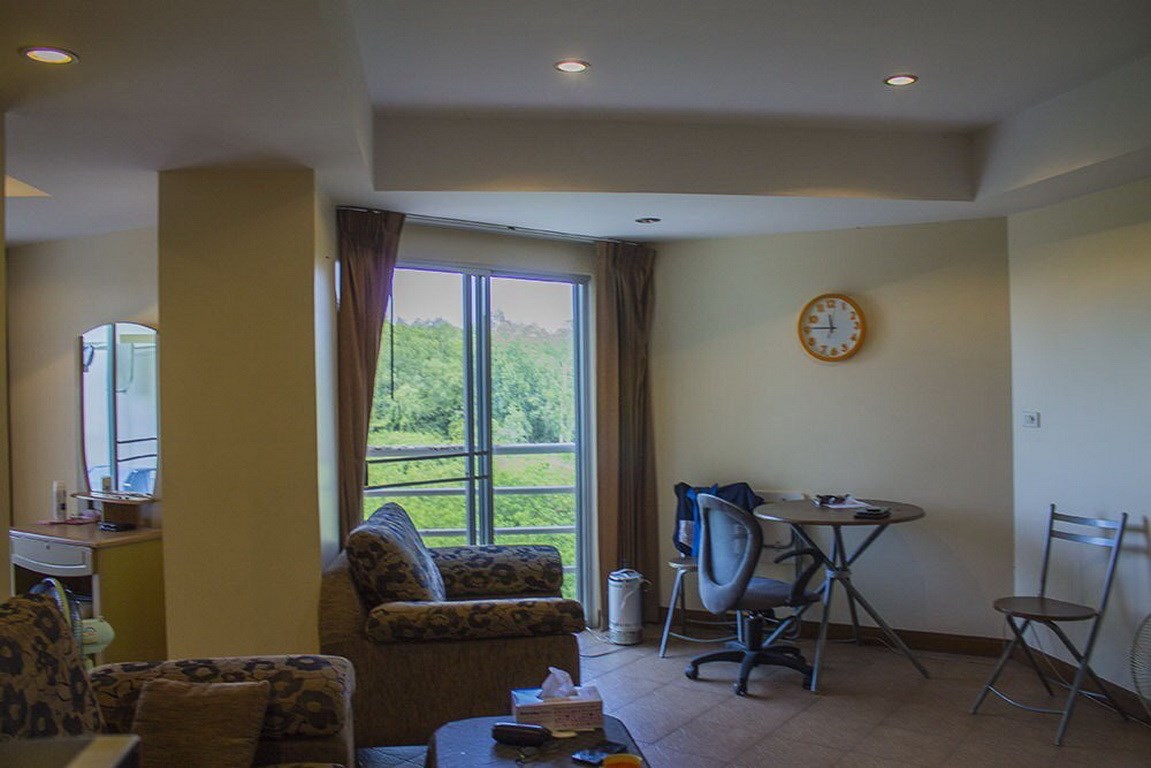 Condominium for sale Jomtien showing the living and dining areas Condominium for sale Jomtien showing the living and dining areas
