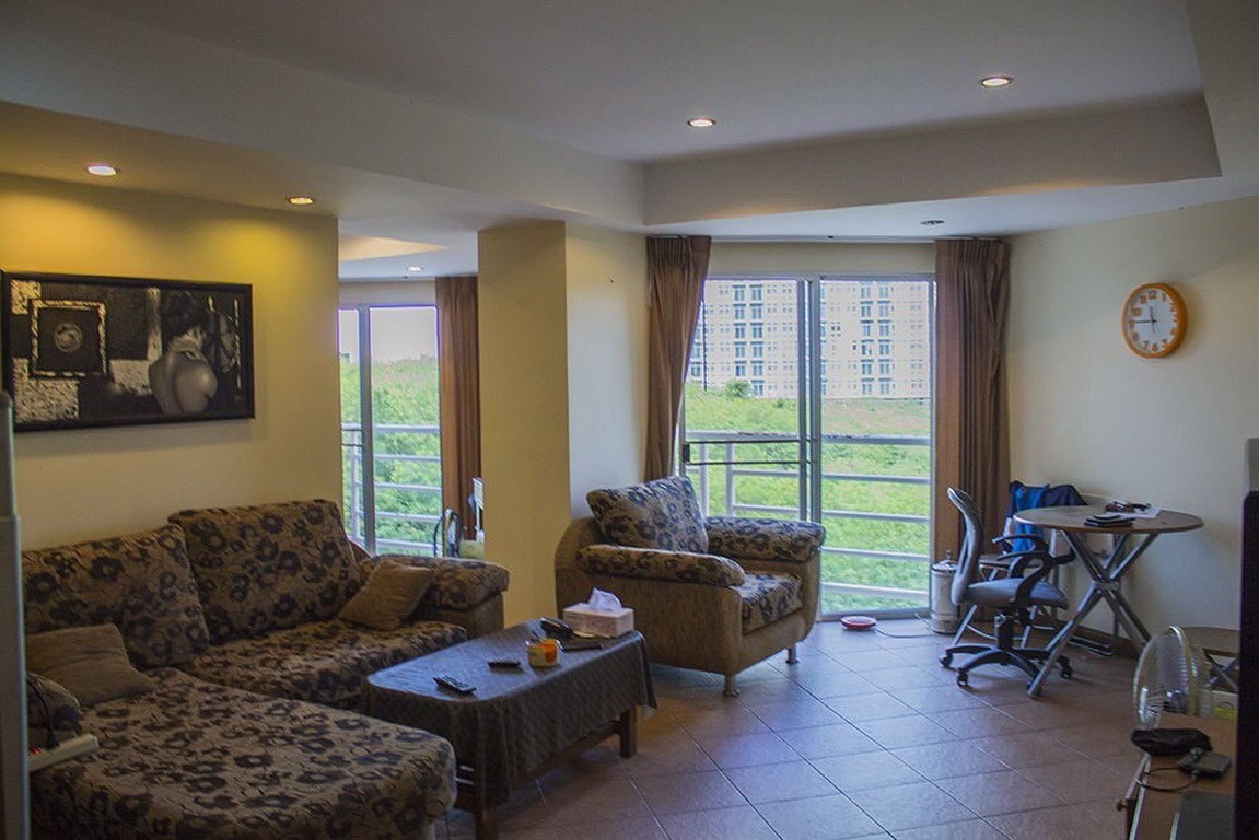 Condominium for sale Jomtien showing the living room Condominium for sale Jomtien showing the living room