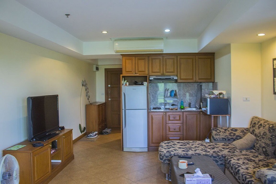 Condominium for sale Jomtien showing the open plan area Condominium for sale Jomtien showing the open plan area