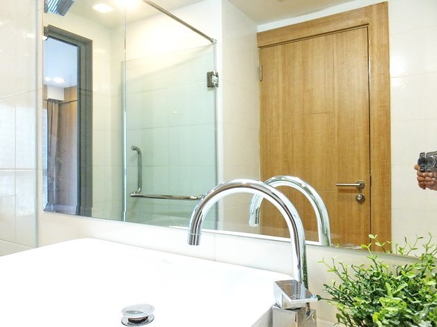 Condominium for sale Pratumnak Hill Pattaya showing the bathroom